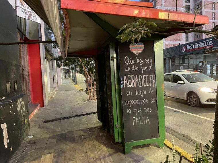 Recuperaron un puesto de diarios y lo hicieron biblioteca