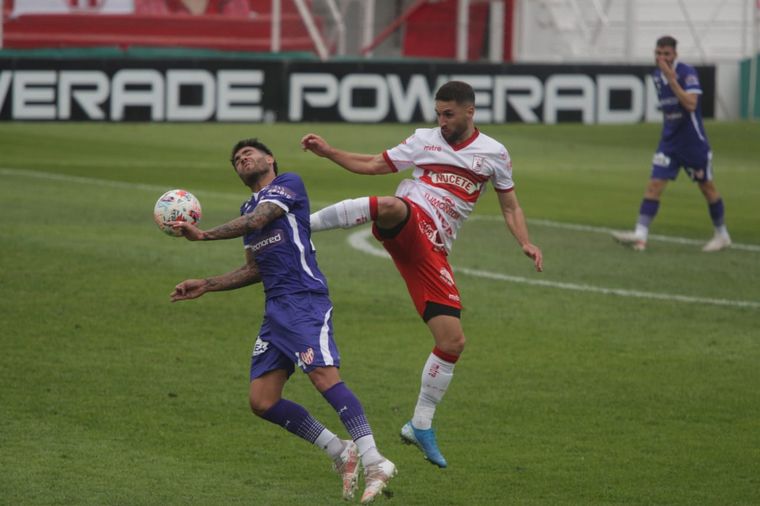 Instituto volvió al triunfo ante Deportivo Morón y recupera terreno.