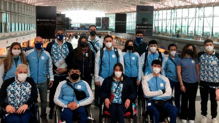 Parte de la delegación argentina de los Paralímpicos, al arribar a Tokio.
