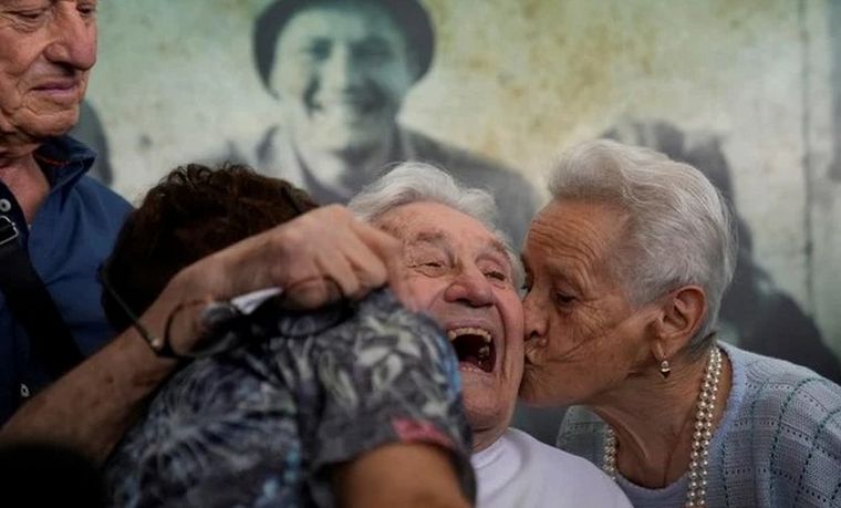 Salvó a 3 niños de los nazis y los reencontró tras 70 años
