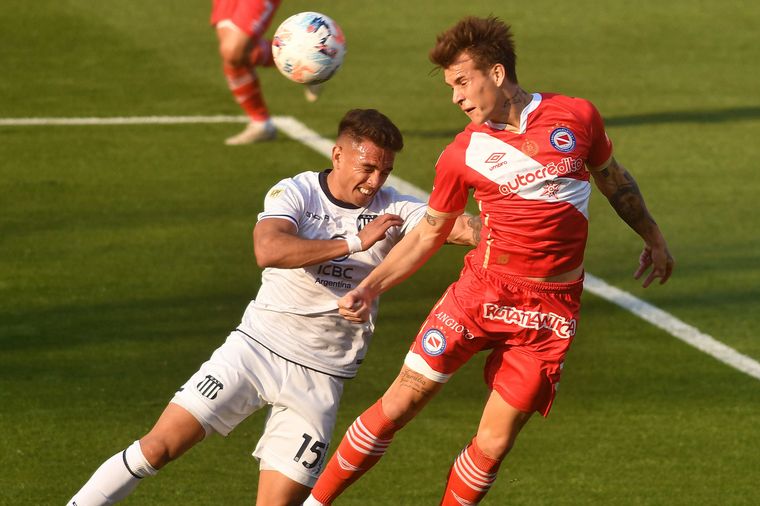 Talleres visita a Argentinos Juniors en La Paternal.