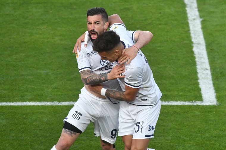 Santos amplió la diferencia para Talleres ante Argentinos.