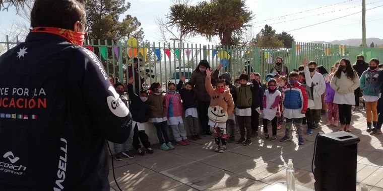FOTO: El Cruce por la Educación en la escuela Esteban Echeverría de Villa Giardino
