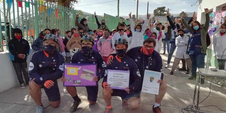 FOTO: El Cruce por la Educación llegó a la escuela Carlos Nicandro Paz