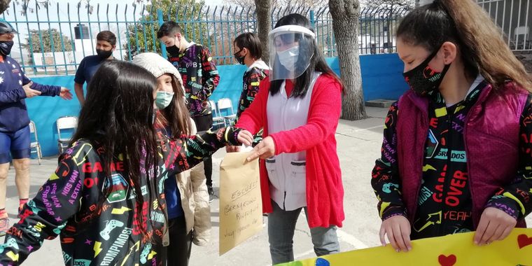 FOTO: El Cruce por la Educación llegó a la escuela Bernardino Rivadavia de Carlos Paz