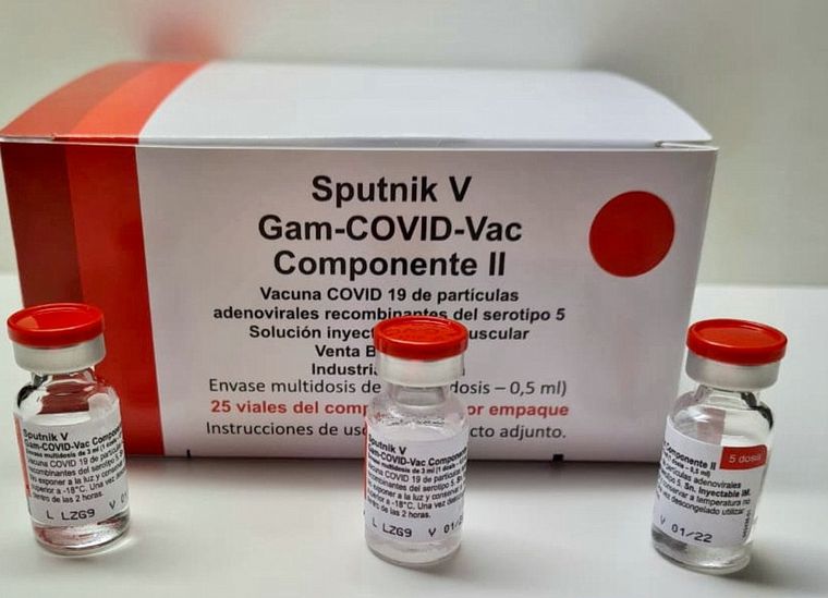 FOTO: La Unión Europea no aprobaría la vacuna Sputnik V este año