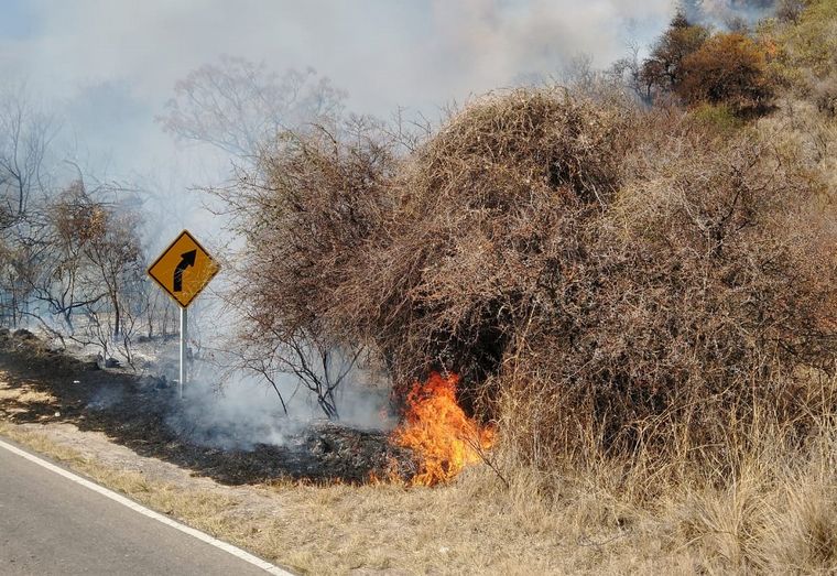FOTO: Dos focos de incendio azotan al Valle de Calamuchita