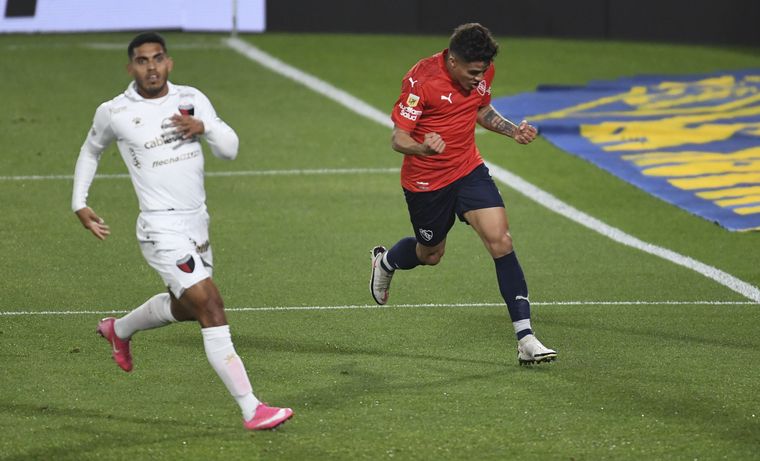 Independiente dominó de principio a fin a Colón y recuperó la punta