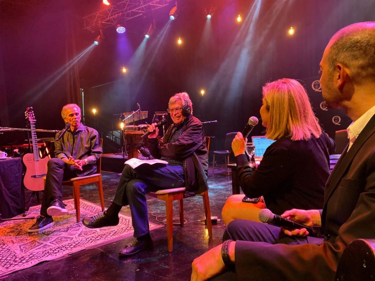 Jairo, junto al equipo de Viva la Radio en el Quality.