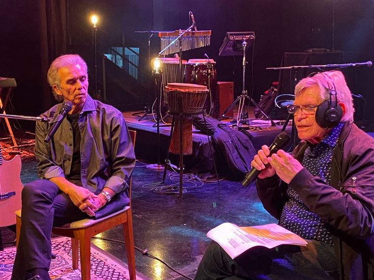 Jairo, con el equipo de Viva la Radio en la previa de su show de acústico.