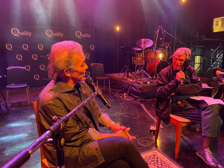 Jairo, con el equipo de Viva la Radio en la previa de su show de acústico.