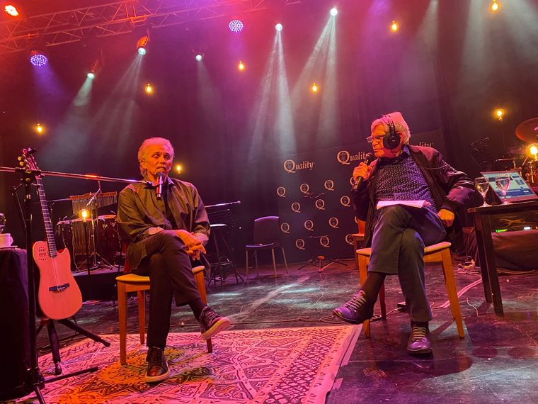 Jairo, con el equipo de Viva la Radio en la previa de su show de acústico.