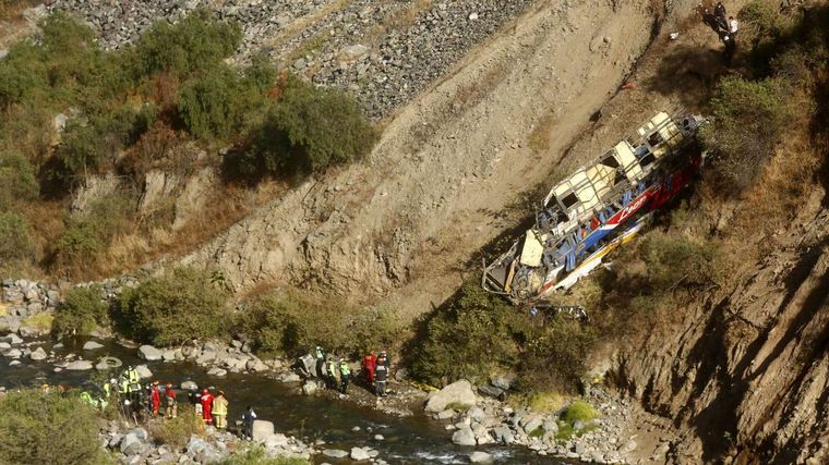 FOTO: Al menos 29 personas murieron en un accidente de tránsito en Perú