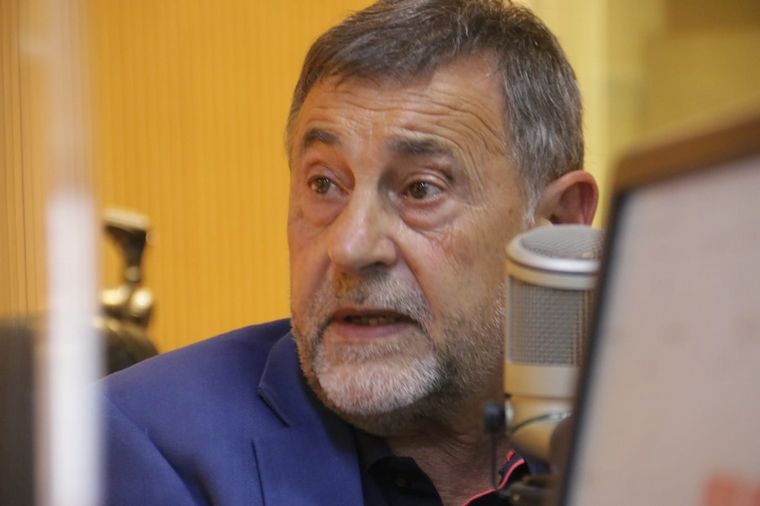 Carlos Caserio, en los estudios de Cadena 3 en Córdoba.
