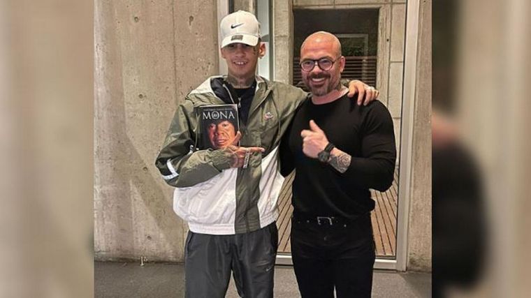 La Mona le regaló su libro a L-Gante con un mensaje especial