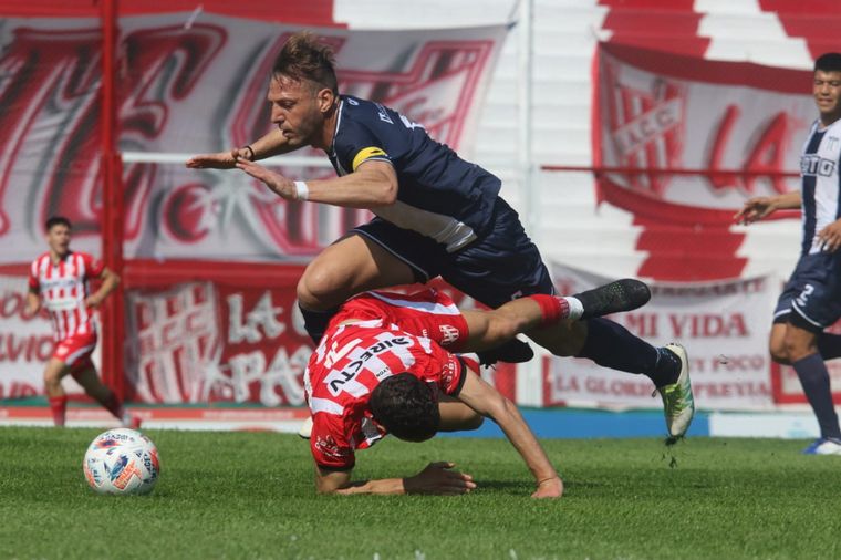 Instituto perdió con Tristán Suárez y se aleja del Reducido.
