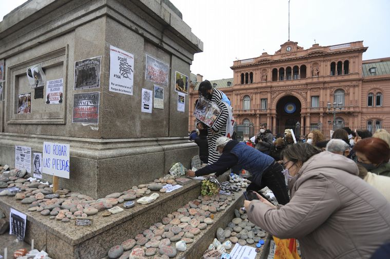 Segunda Marcha de las Piedras en Plaza de Mayo.