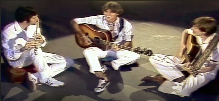 José Luis tocando con Sergio Denis.