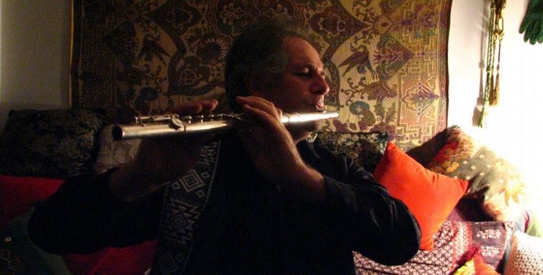 José Luis Tubert es un músico trotamundo que ahora está en Israel.