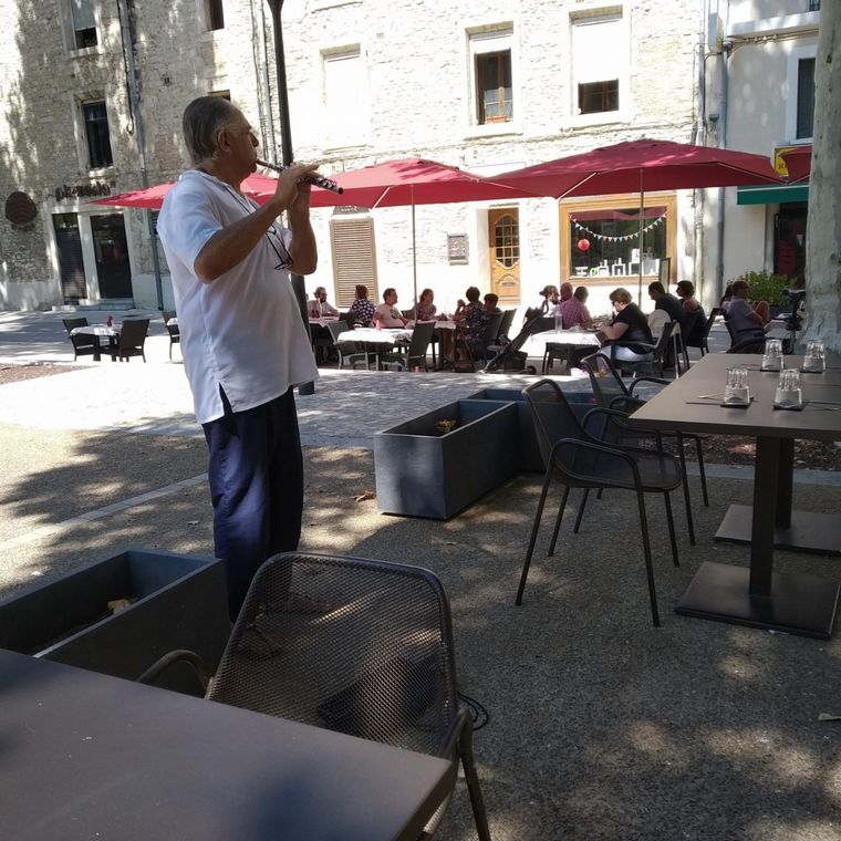 José Luis, en las calles de Francia.