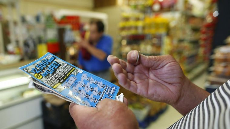 Ganó la lotería pero el agenciero le robó el boleto y escapó