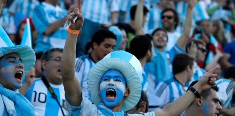 Vuelve el público a un estadio en Argentina tras la pandemia.