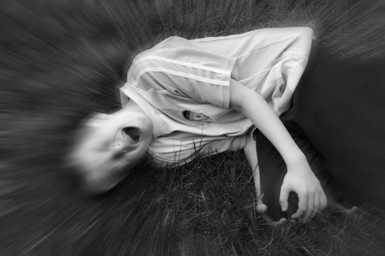 Salió a bailar, se emborrachó y despertó sin los pies