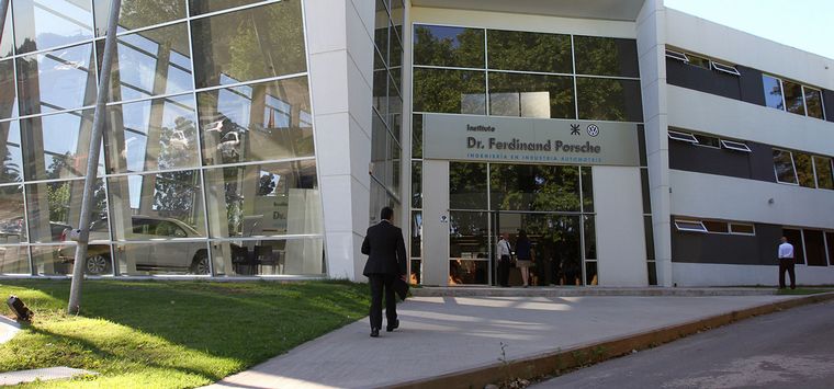 Instituto Dr. Ferdinand Porsche.