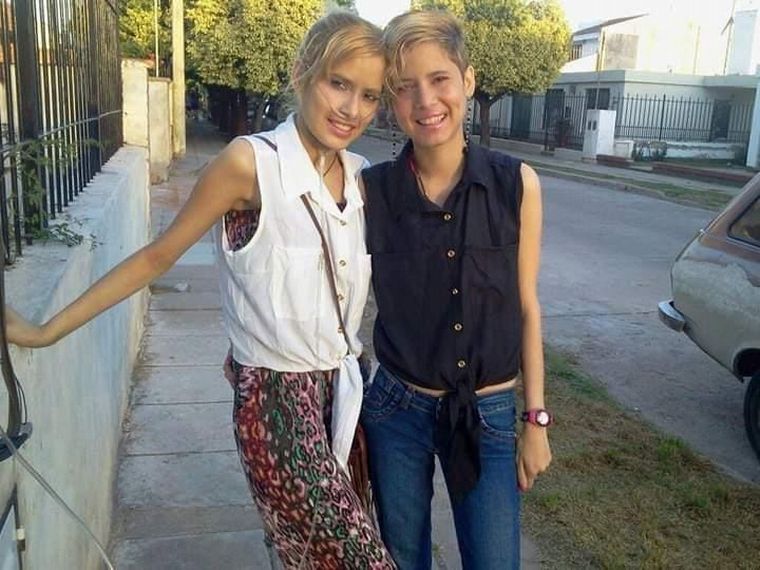 Maribel Oviedo y su hermana