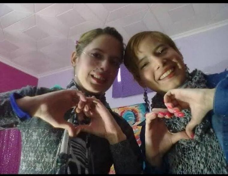 Maribel Oviedo y su hermana