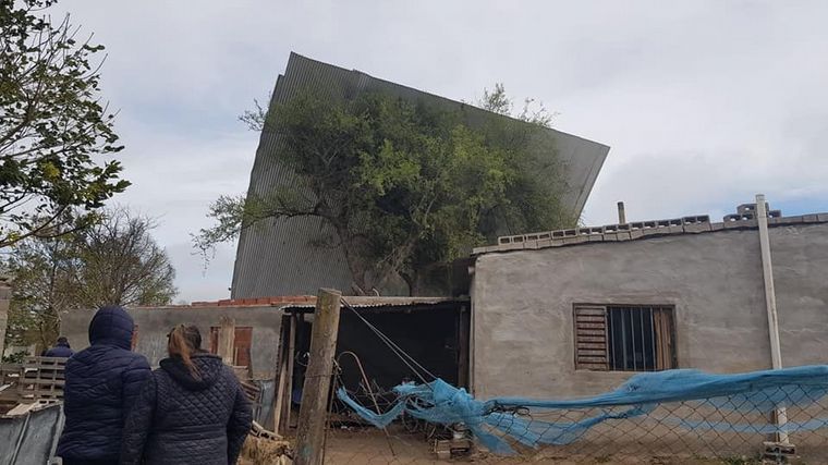 FOTO: Fuertes ráfagas de viento causaron daños en Villa María y Bell Ville.