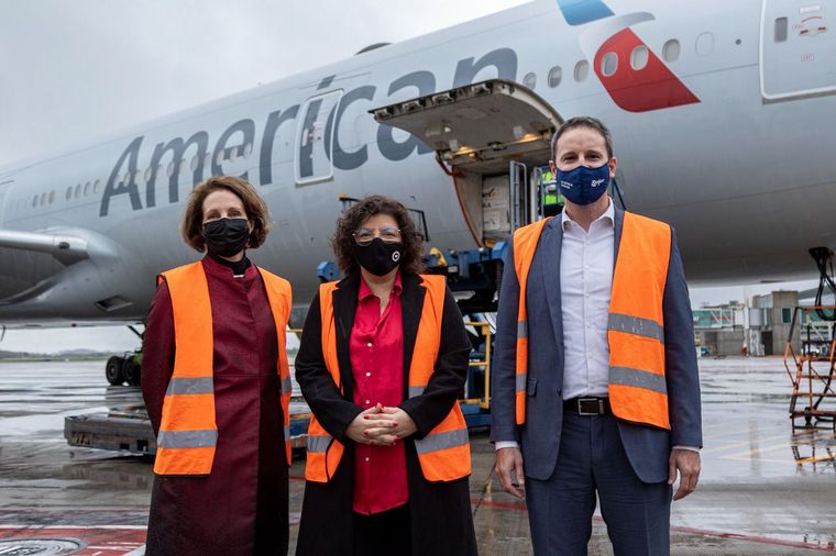 Llegaron las primeras 100 mil vacunas de Pfizer.