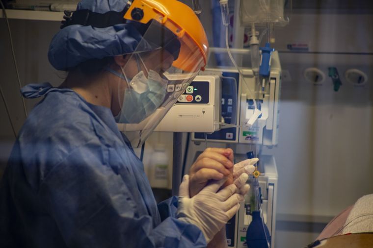 Hay 1.322 internados con coronavirus en unidades de terapia intensiva.
