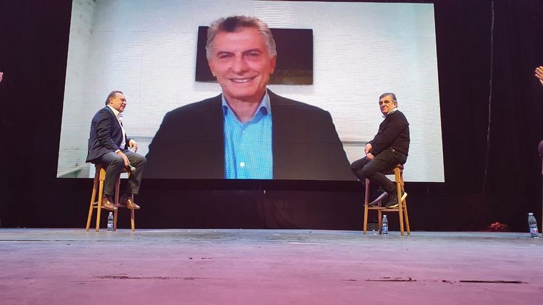Negri y Santos cerraron la campaña en Córdoba con la presencia virtual de Macri.
