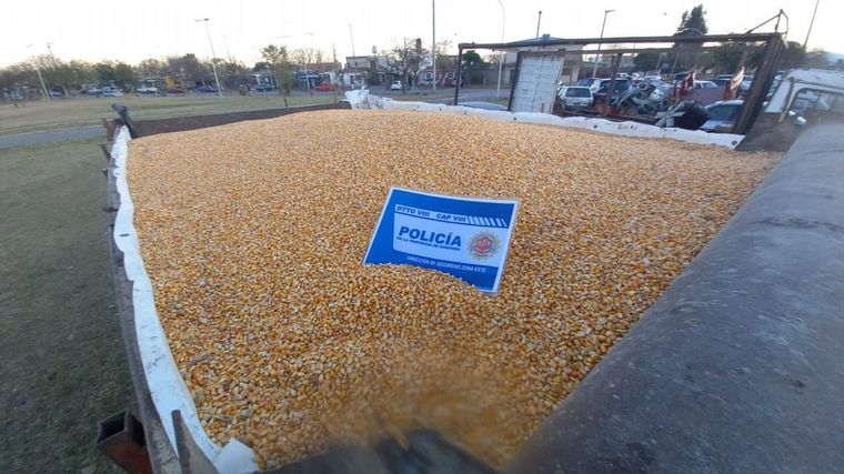 Detuvieron a 10 personas por el robo de 5 toneladas de maíz