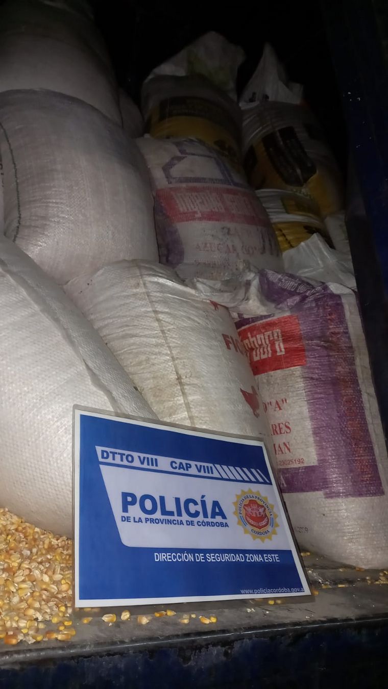 Detuvieron a 10 personas por el robo de 5 toneladas de maíz