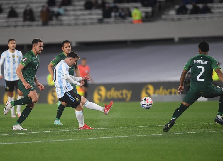 Lionel Messi marcó un golazo con el que igualó un récord de Pelé.