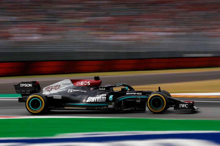 Decidido a ir por la victoria, Hamilton vuelve a ser el más rápido en FP2