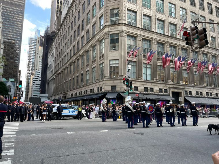 FOTO: Desfiles en Nueva York para conmemorar el 11-S.