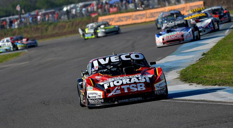 Urcera y su Chevrolet, inalcanzables en Rafaela. (Fueron excluidos por técnica)