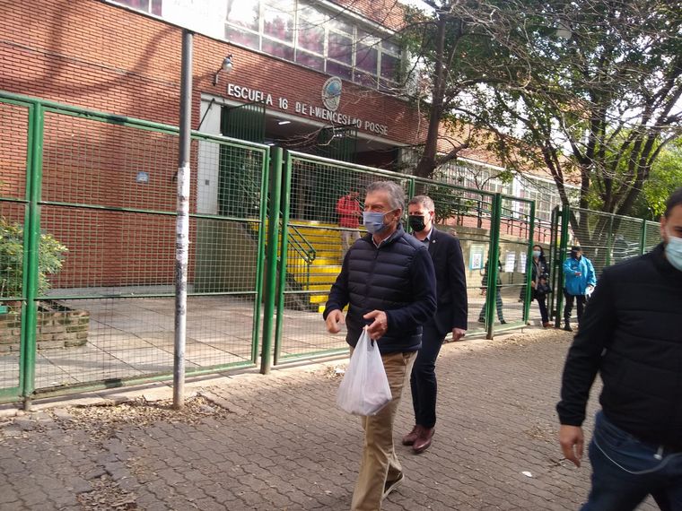 Mauricio Macri votó en una escuela del barrio porteño de Palermo.