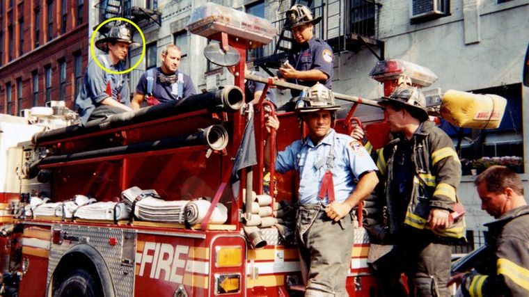 El actor que el 11 S volvió a su viejo trabajo como bombero por varios días.