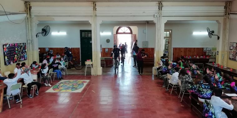 FOTO: El Cruce por la Educación en la escuela Domingo Faustino Sarmiento en Nono