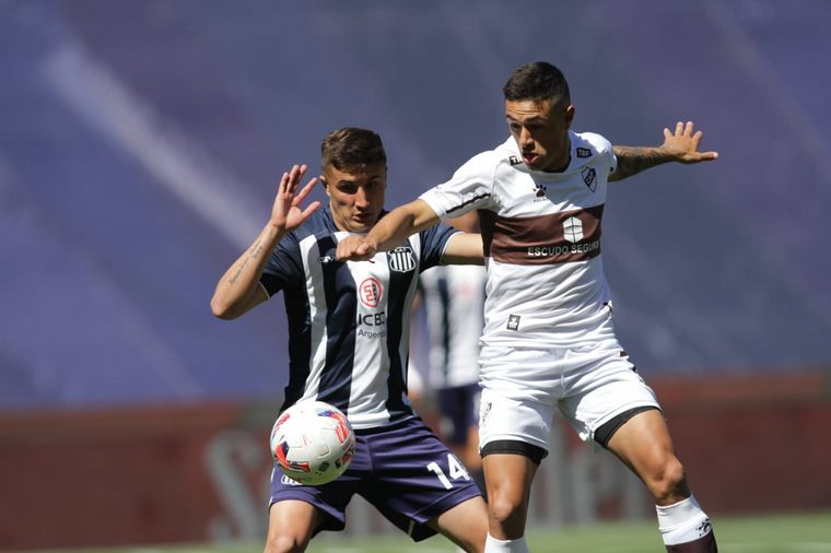 Talleres y Platense abrieron el martes futbolero.