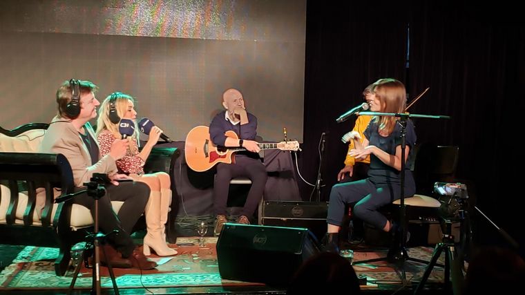 Marcela Morelo cantó para Cadena 3 desde Quality Espacio