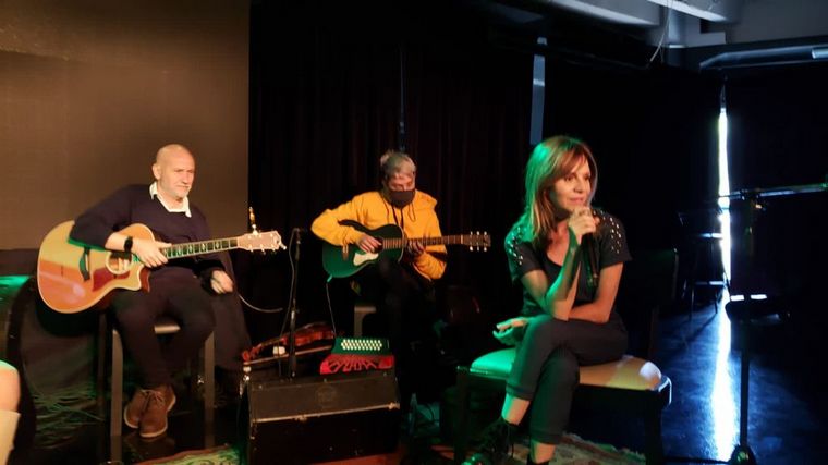 Marcela Morelo cantó para Cadena 3 desde Quality Espacio