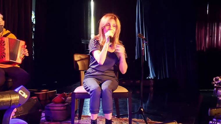 Marcela Morelo cantó para Cadena 3 desde Quality Espacio