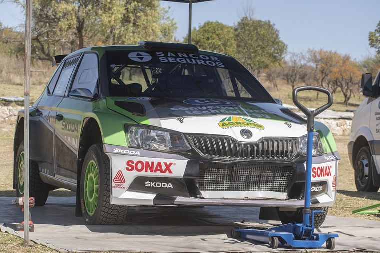 El Skoda Fabia R5, al finalizar el ensayo del equipo en La Falda, previo a Tucumán.