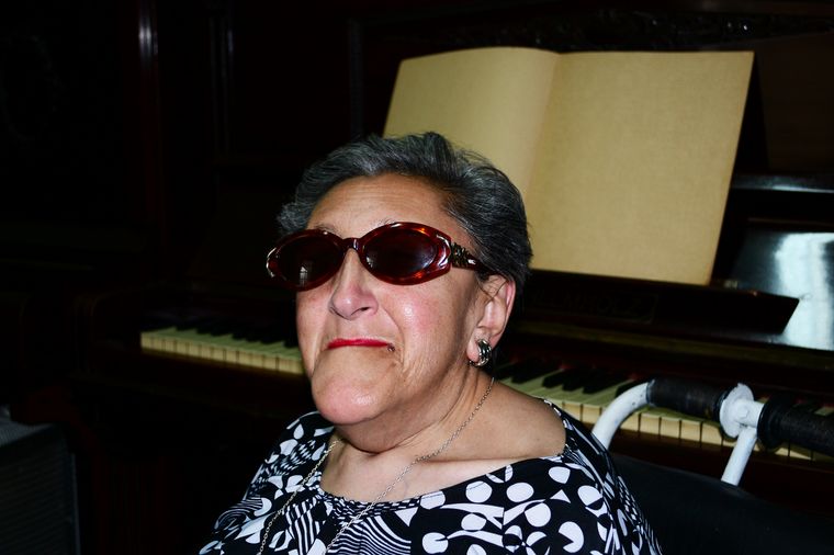 Elvira Ceballos: mitad mujer, mitad música