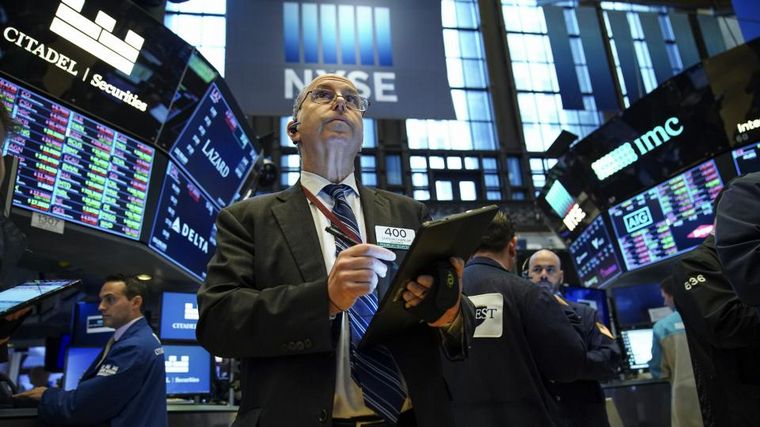 Lunes negro: caen los acciones argentinas en Nueva York.